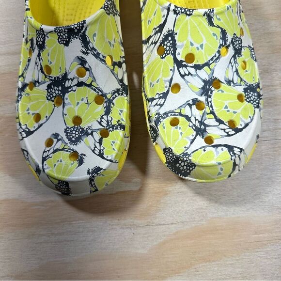 Crocs Vera Bradley Yellow and Black Butterfly Clogs Women’s Size 9 - Picture 5 of 8